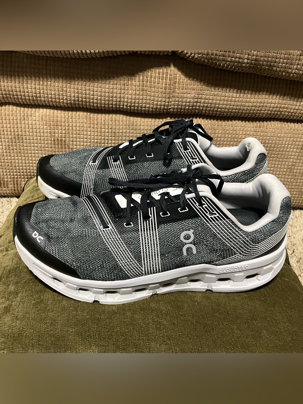 On Running Men's Athletic Shoes in Black and White, size 11.5